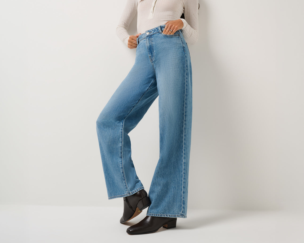 Relaxed fit with a clean, refined drape
