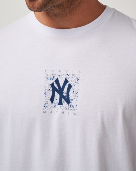 NEW YORK YANKEES IN THE DUGOUT TEE Image Thumbnail 4