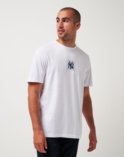 NEW YORK YANKEES IN THE DUGOUT TEE Image Thumbnail 2