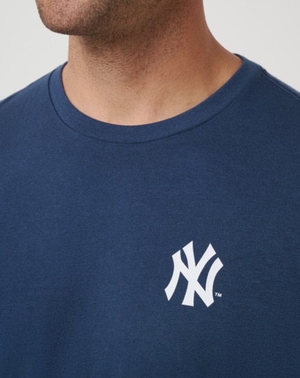 NEW YORK YANKEES FRIENDLY RIVALRY TEE Image Thumbnail 3