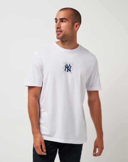 NEW YORK YANKEES IN THE DUGOUT TEE Image Thumbnail 1