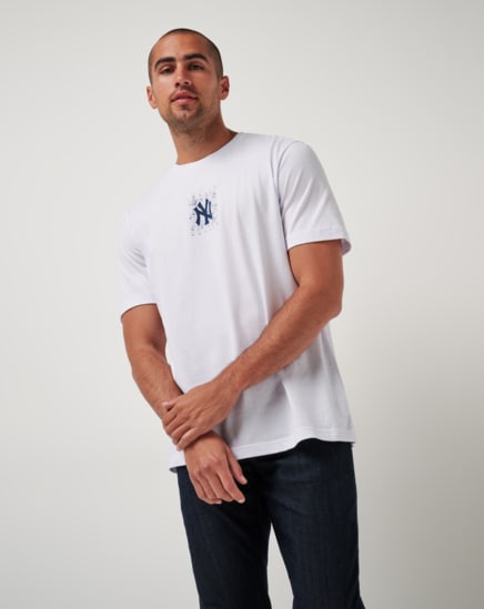 NEW YORK YANKEES IN THE DUGOUT TEE Image Thumbnail 5